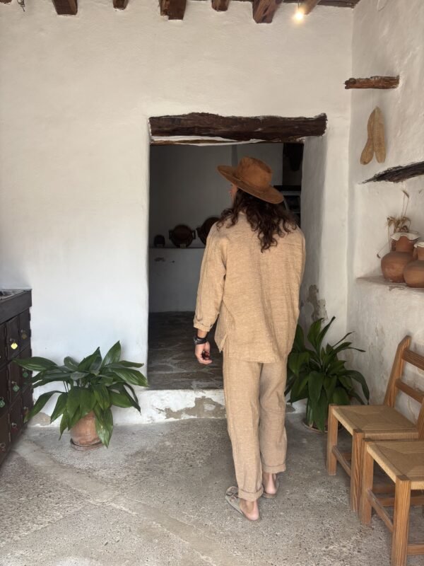 Camisa básica lino color tierra