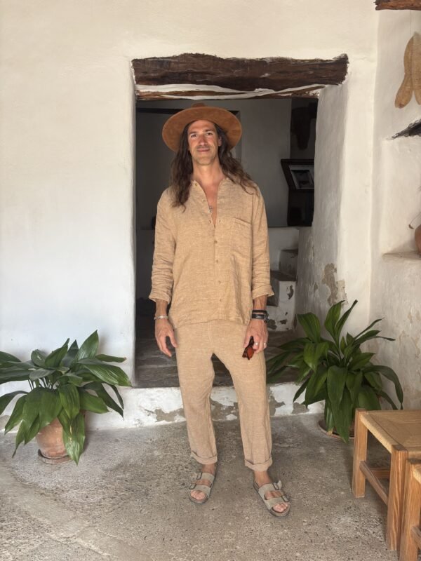 Camisa básica lino color tierra